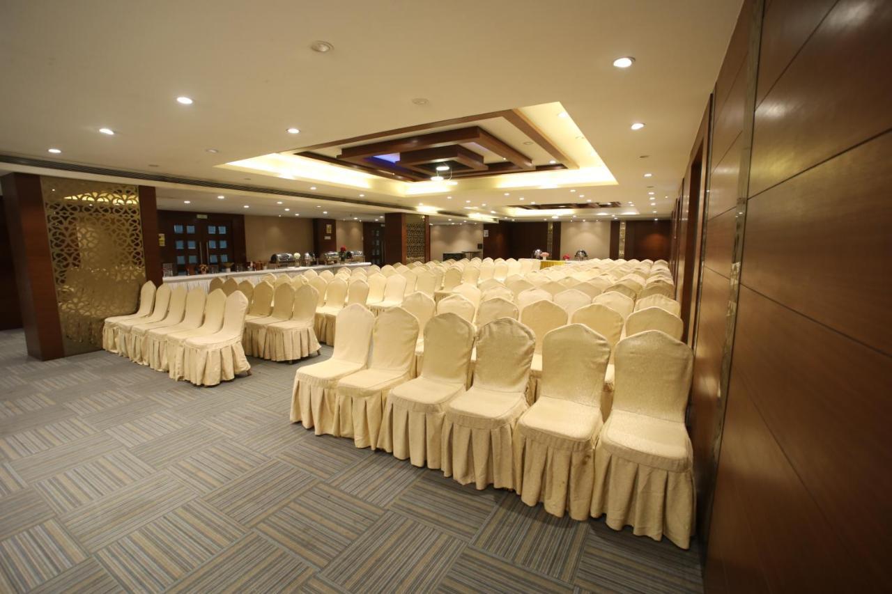 The Byke Suraj Plaza Pure Veg, Thane Εξωτερικό φωτογραφία