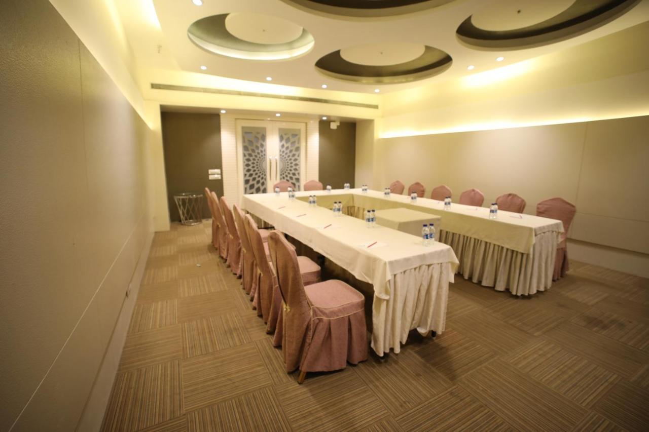 The Byke Suraj Plaza Pure Veg, Thane Εξωτερικό φωτογραφία