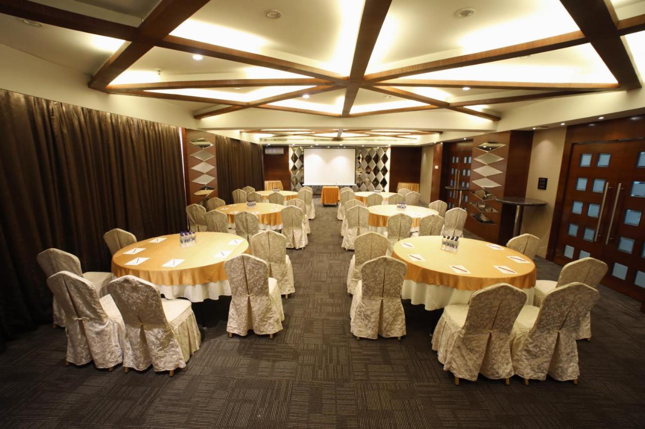The Byke Suraj Plaza Pure Veg, Thane Εξωτερικό φωτογραφία