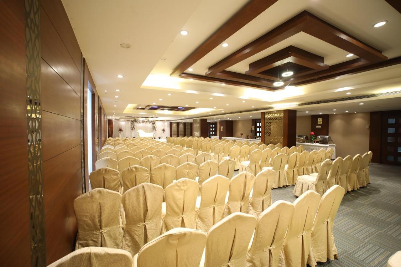 The Byke Suraj Plaza Pure Veg, Thane Εξωτερικό φωτογραφία