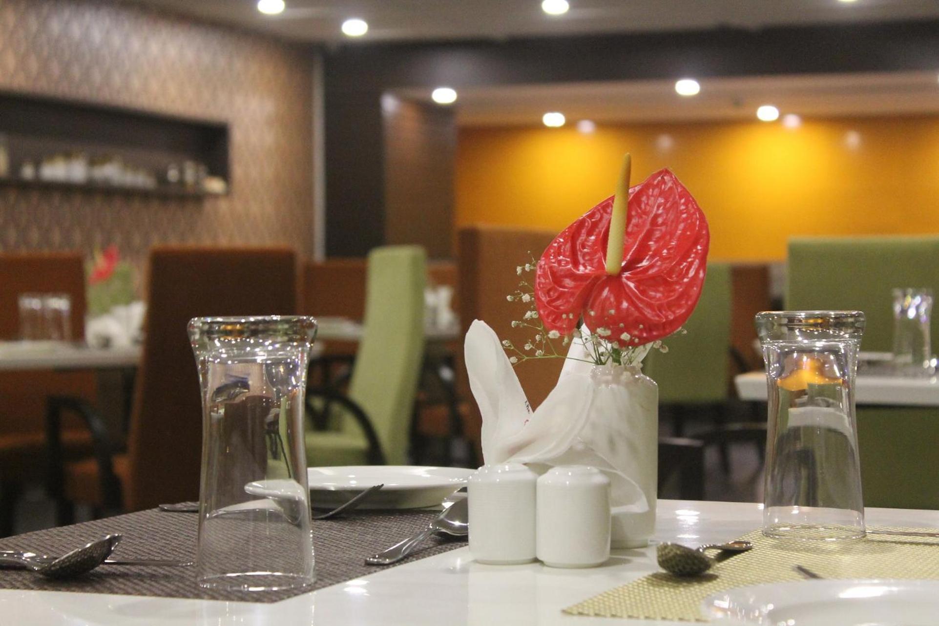 The Byke Suraj Plaza Pure Veg, Thane Εξωτερικό φωτογραφία